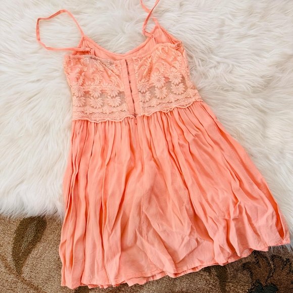 Topshop PETITE Dresses & Skirts - Topshop Petite Floral Lace Summer Dress.